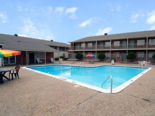 Americas Best Value Inn And Suites North Farmers Branch Buitenkant foto