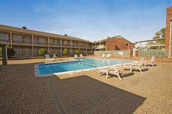 Americas Best Value Inn And Suites North Farmers Branch Buitenkant foto