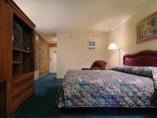 Americas Best Value Inn And Suites North Farmers Branch Buitenkant foto
